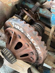 Tracteur agricole Fordson Dexta 957E - 3