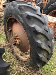 Tracteur agricole Renault D22 - 8