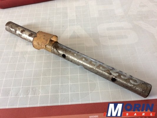 Pièces Agricole et Motoculture - Pièces Tracteur - AXE DE FOURCHETTE MARCHE ARRIERE RENAULT (5545295)