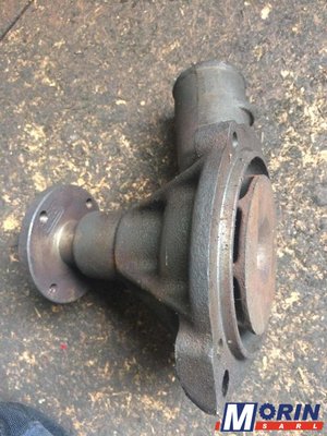 Pièces Agricole et Motoculture - Pièces Tracteur - POMPE A EAU FORD 2701E8501C
