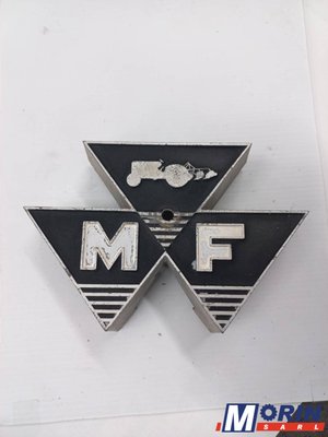 Pièces Agricole et Motoculture - Pièces Tracteur - Emblème de nez de capot MF ( 828136M1 )