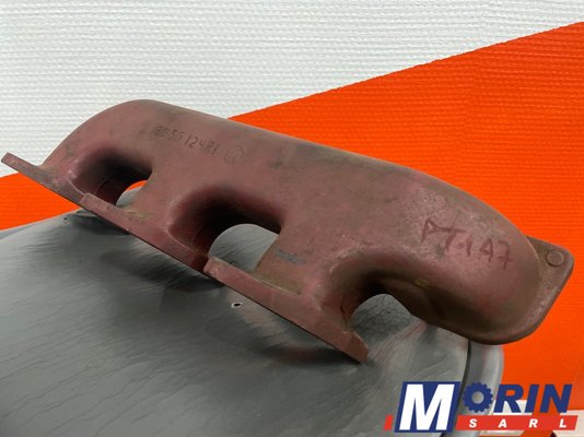 Pièces Agricole et Motoculture - Pièces Tracteur - Collecteur d'échappement IH sortie inférieur moteur D155, D179 (3055124R1, 3055124R12)