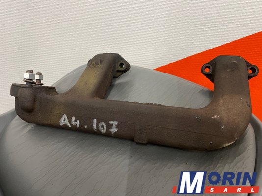 Pièces Agricole et Motoculture - Pièces Tracteur - Collecteur d'échappement A4.107 Massey 130 (37781711)