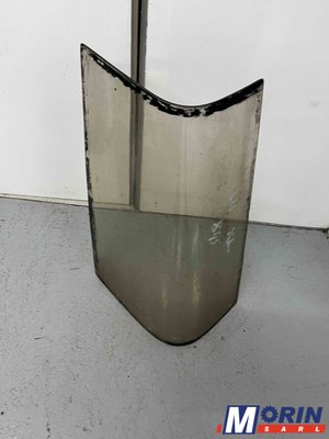 Pièces Agricole et Motoculture - Vitres - Vitre latérale arrière gauche Case IH XL (25/4085-1, 3233040R1, 3233040R2, 84263821, MC3233040R2, 650S33040R2)