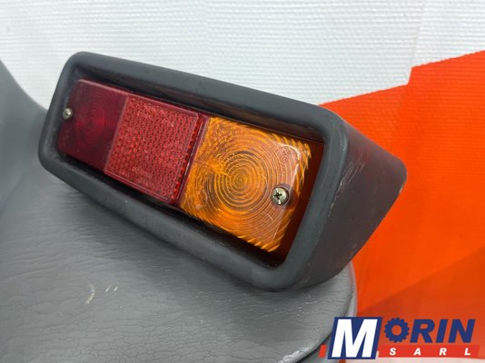 Pièces Agricole et Motoculture - Pièces Tracteur - Feu arrière droit tracteurs Renault série 51 et 81 