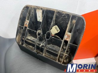 Pièces Agricole et Motoculture - Pièces Tracteur - Feu arrière droit tracteurs Renault série 51 et 81 