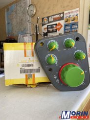 Pièces Agricole et Motoculture - Pièces Tracteur - PANNEAU DE COMMANDE RELEVAGE AGROTRON - 0.012.4489.4/10
