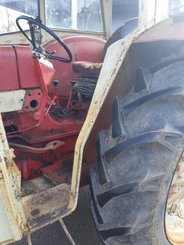 Tracteur agricole International 654 - 3