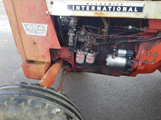 Tracteur agricole International 654 - 4