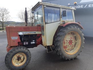 Tracteur agricole International 654 - 1