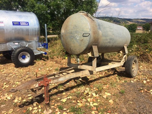 Tonne à eau Fabrication artisanale 2000L à vendre sur Morin