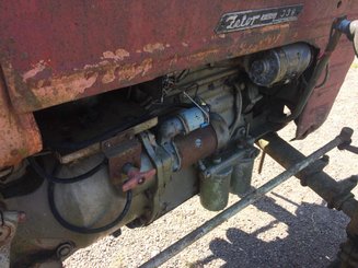 Tracteur agricole Zetor 330 - 3