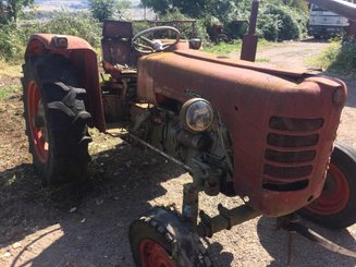 Tracteur agricole Zetor 330 - 1
