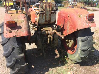 Tracteur agricole Zetor 330 - 2