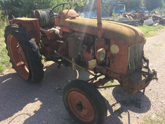 Tracteur agricole Renault N72 - 1