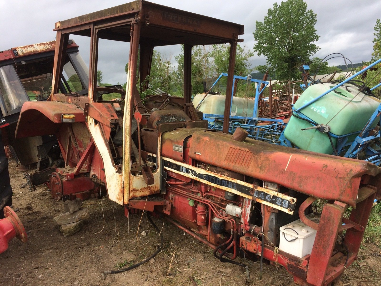 International 844 s Tracteur sur les Tractors and Machinery