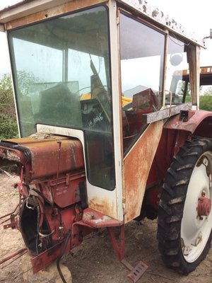Tracteur agricole International 1046 - 1