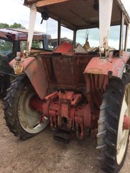 Tracteur agricole International 1046 - 1