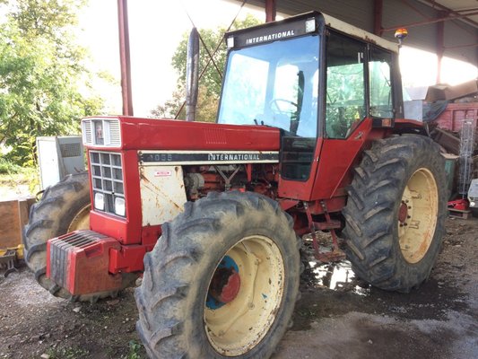 Tracteur agricole Tracteur agricole International 1055 - 1