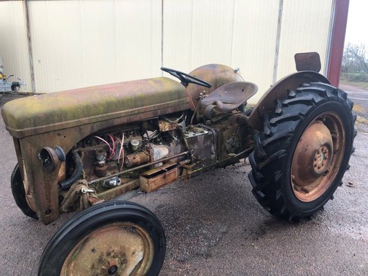 Tracteur agricole Ferguson TEA20 - 1