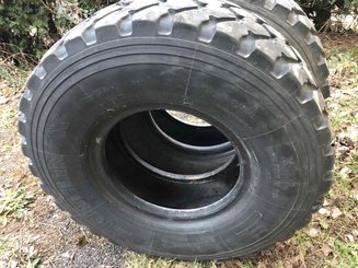 Pneu agricole Michelin 365/85R20 - 3