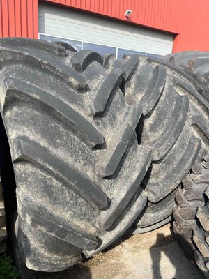 Pneu agricole Michelin 900/60R32 - 1