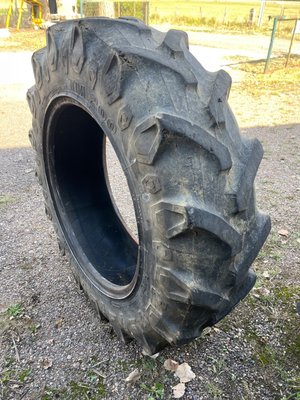 Pneu agricole Pirelli 340/85R28 (13.6-28) - 1